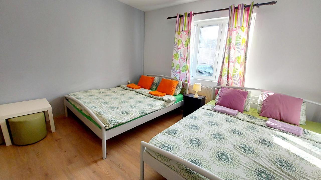 Shanti Hostel *