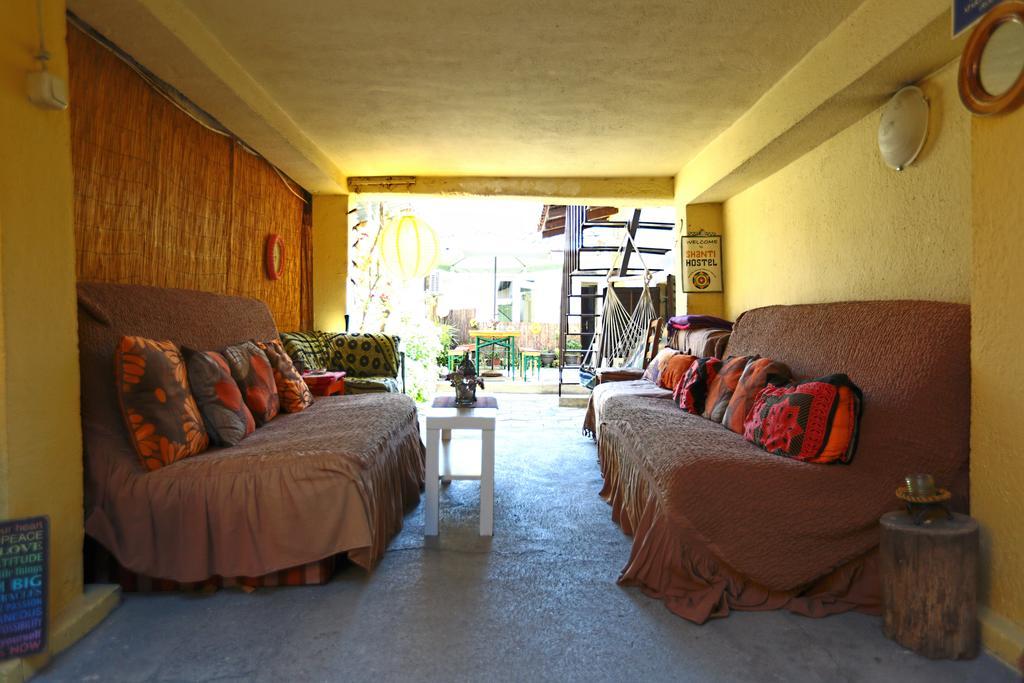 Shanti Hostel *